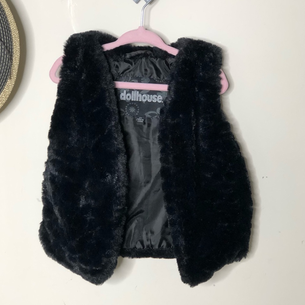 DOLLHOUSE black faux fur vest